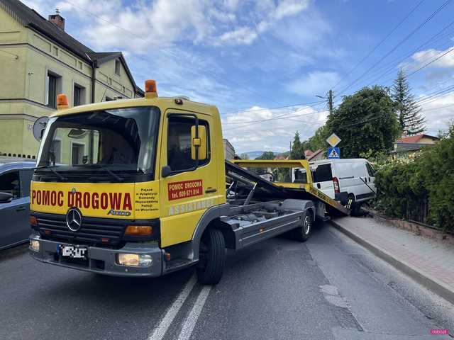 Pijany kierowca citroena wjechał w ogrodzenie w Pieszycach