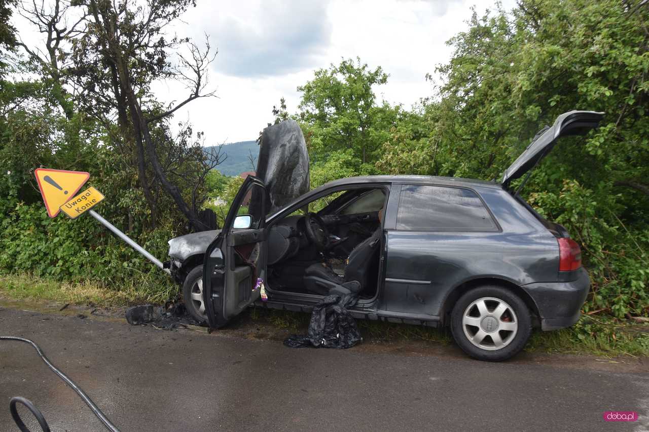 Audi w ogniu. Kierowca uciekł!