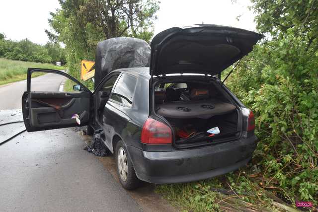 Audi w ogniu. Kierowca uciekł!