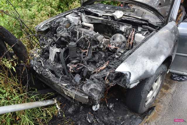 Audi w ogniu. Kierowca uciekł!