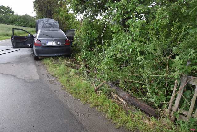 Audi w ogniu. Kierowca uciekł!