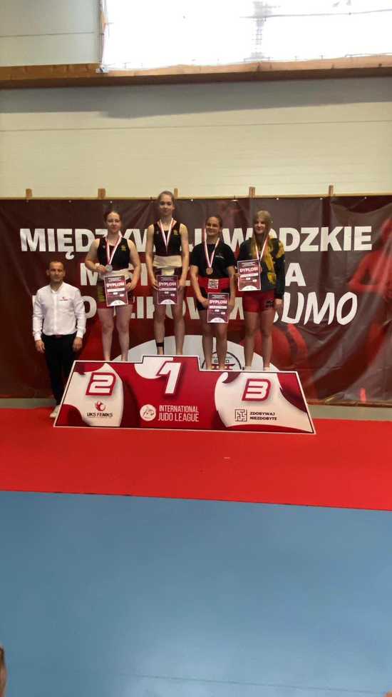 Bardzo dobry występ młodziczek JUNIORA Dzierżoniów w sumo