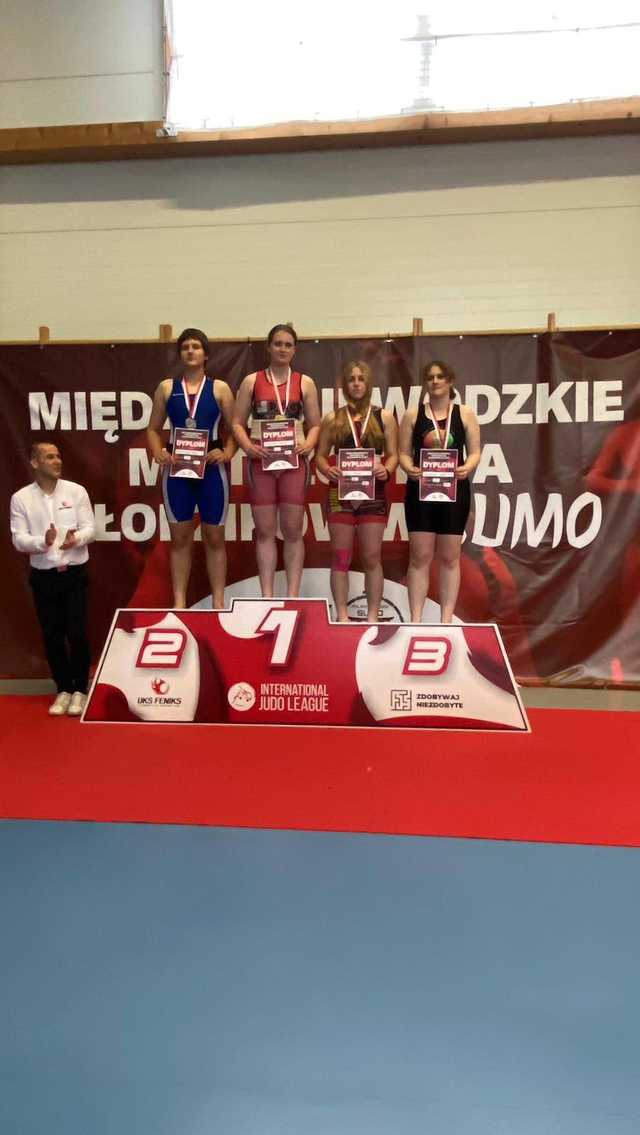 Bardzo dobry występ młodziczek JUNIORA Dzierżoniów w sumo