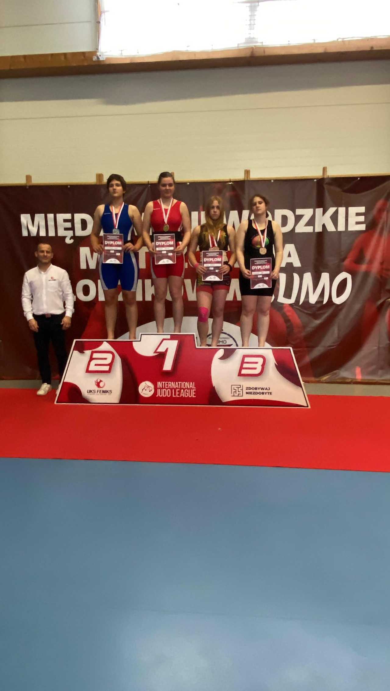 Bardzo dobry występ młodziczek JUNIORA Dzierżoniów w sumo