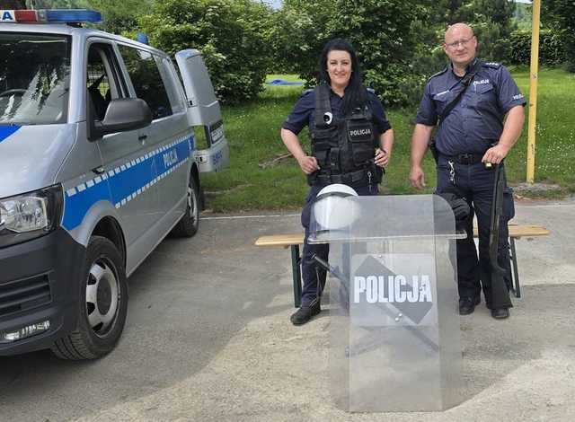 Policjanci promowali bezpieczeństwo i zawód funkcjonariusza podczas rodzinnych pikników w Bielawie
