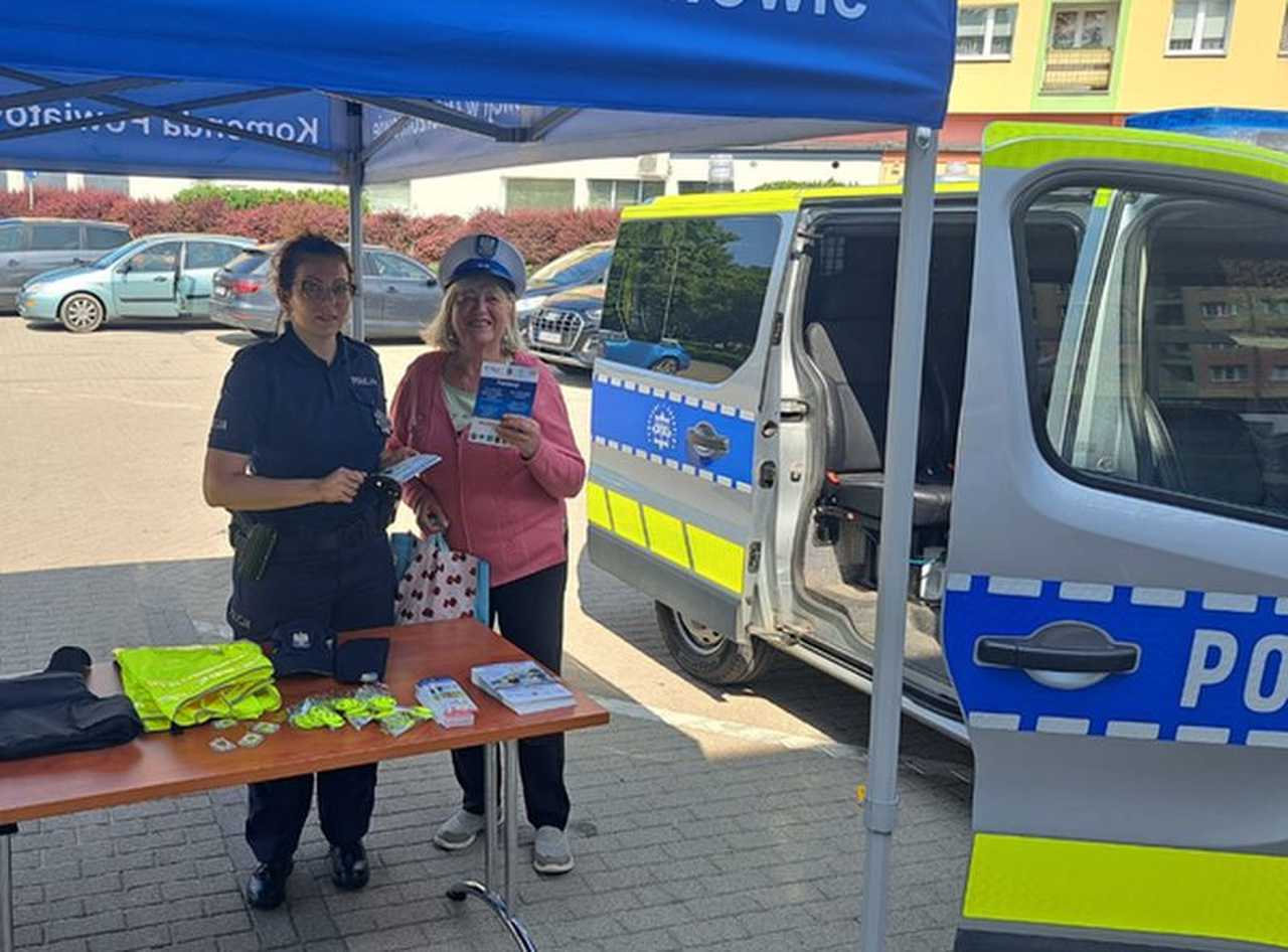 Policjanci z Dzierżoniowa promowali bezpieczeństwo podczas Dnia Spółdzielczości