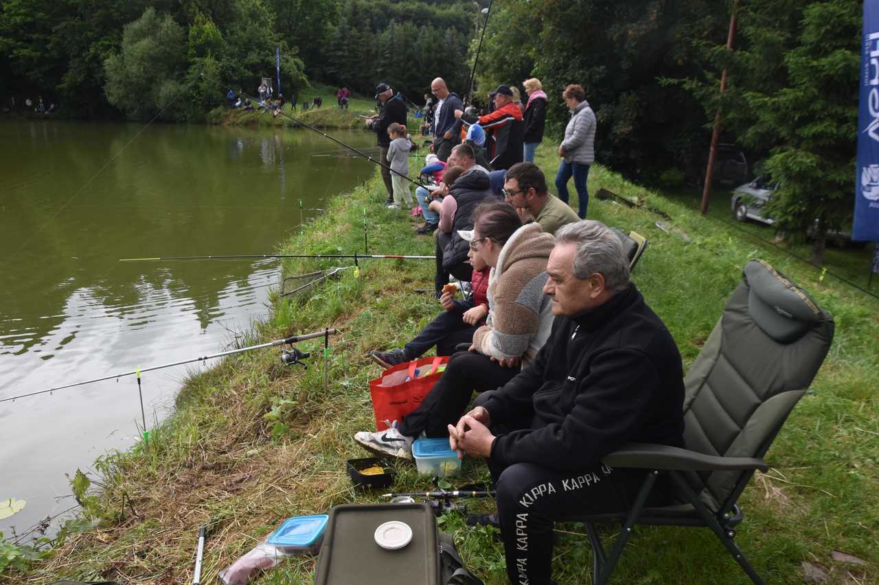 Zawody wędkarskie dla dzieci w na Cegielni w Bielawie