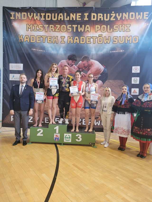 Kurcab i Hlond ze srebrnymi medalami Mistrzostw Polski Kadetek w Sumo