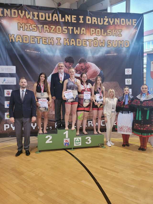 Kurcab i Hlond ze srebrnymi medalami Mistrzostw Polski Kadetek w Sumo