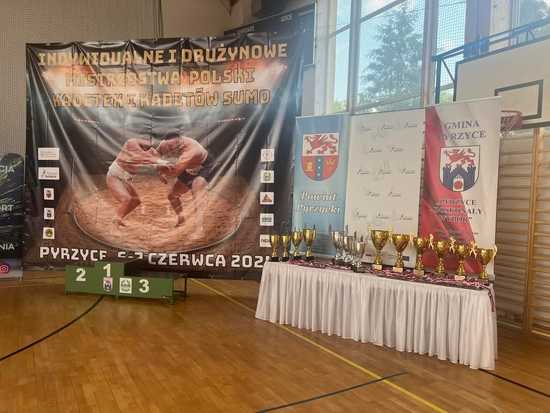 Kurcab i Hlond ze srebrnymi medalami Mistrzostw Polski Kadetek w Sumo