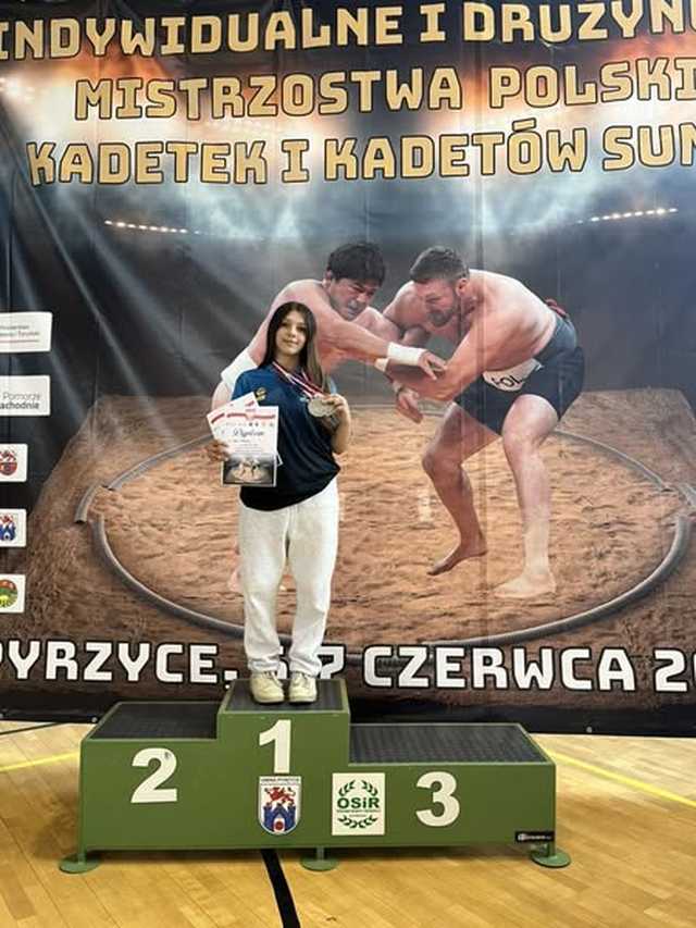Kurcab i Hlond ze srebrnymi medalami Mistrzostw Polski Kadetek w Sumo