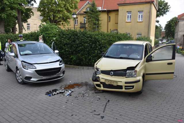 Zderzenie fiata z oplem w Bielawie