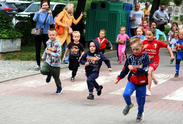 Niemal 300 biegaczy na starcie Piławskiej Skały – rekord frekwencji i świetne wyniki