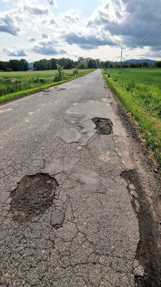  Fatalny stan drogi powiatowej między Owisnem a Kietlicami