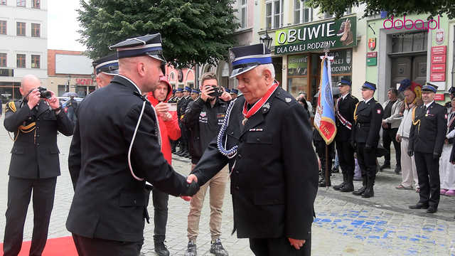 Nowy sztandar dla dzierżoniowskich strażaków