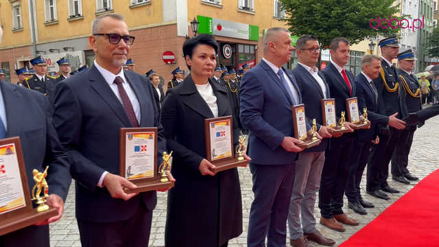 Nowy sztandar dla dzierżoniowskich strażaków