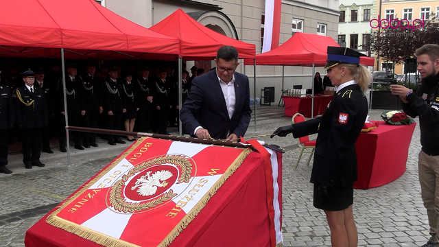 Nowy sztandar dla dzierżoniowskich strażaków