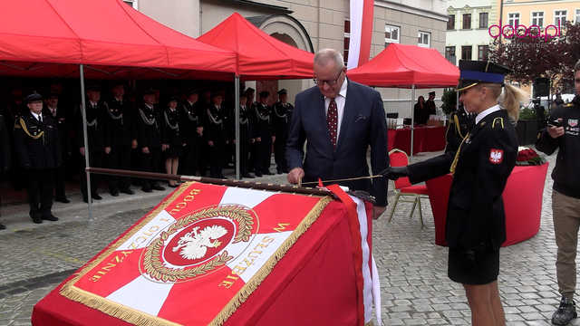 Nowy sztandar dla dzierżoniowskich strażaków