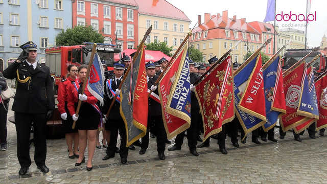 Nowy sztandar dla dzierżoniowskich strażaków