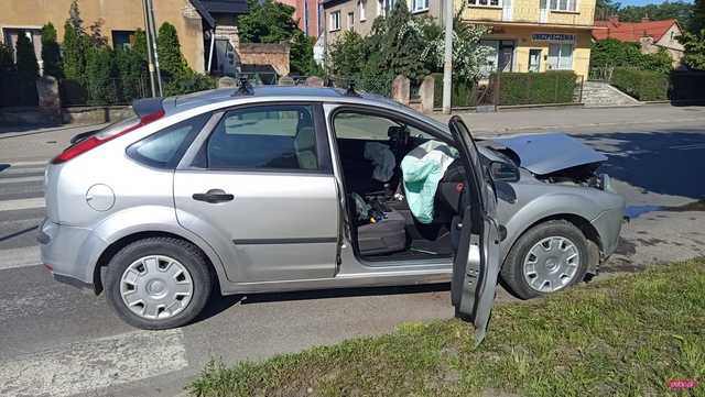 Fordem uderzył w drzewo