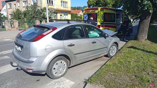 Fordem uderzył w drzewo