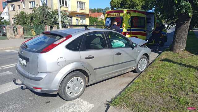Fordem uderzył w drzewo