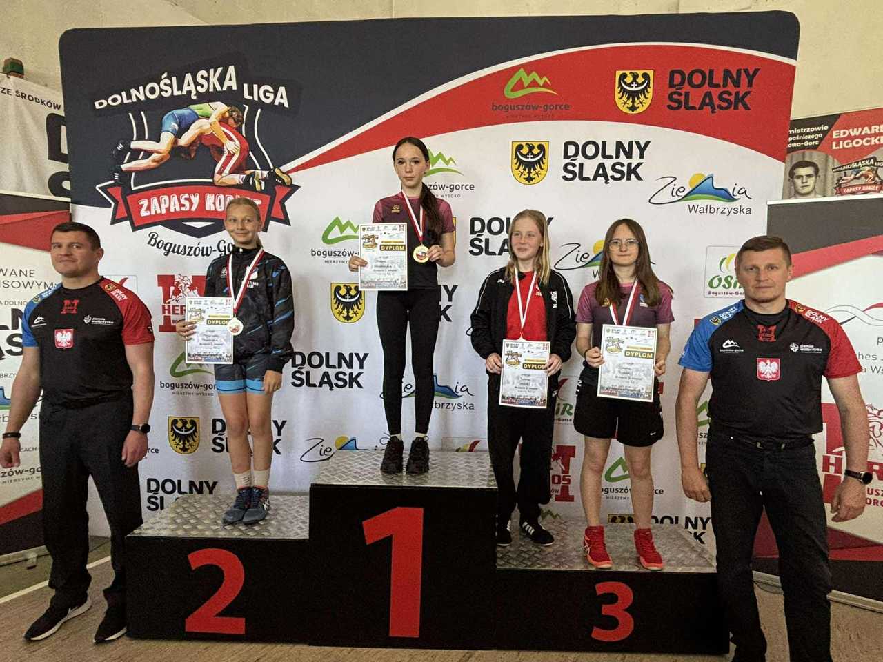 Zapaśniczki zmagały się w IV edycji Dolnośląskiej Ligi Dziewcząt 