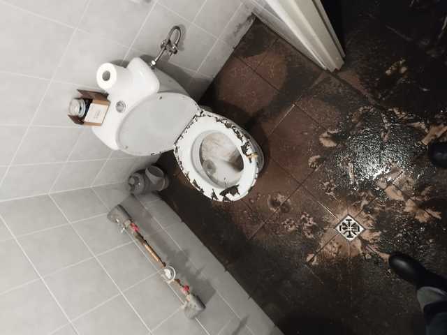 Zalany sprzęt jednostki strzeleckiej