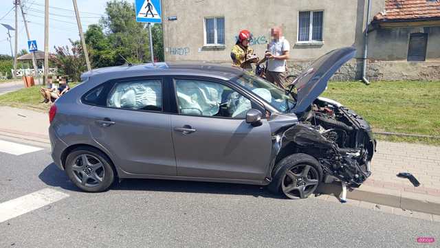 Zderzenie mercedesa i seata w Pieszycach