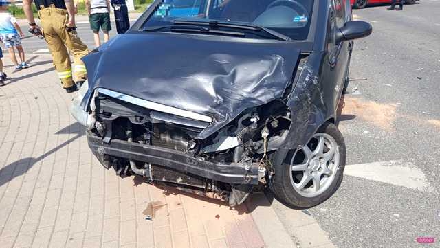 Zderzenie mercedesa i seata w Pieszycach