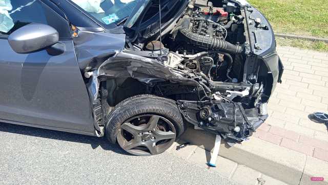 Zderzenie mercedesa i seata w Pieszycach