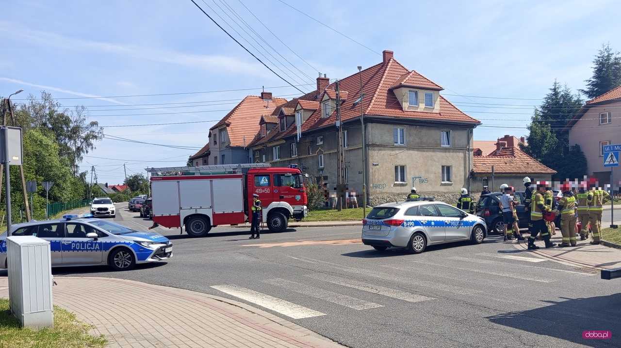 Zderzenie mercedesa i seata w Pieszycach