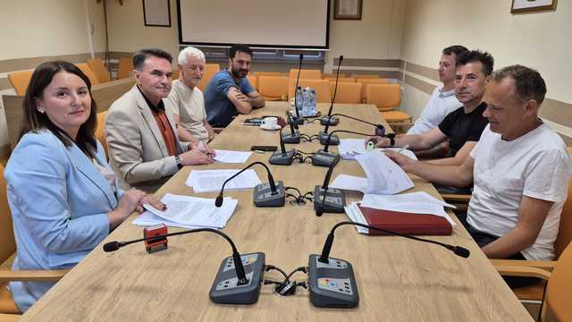 Gmina Łagiewniki. Podpisano umów na modernizacje zbiorników wodnych 