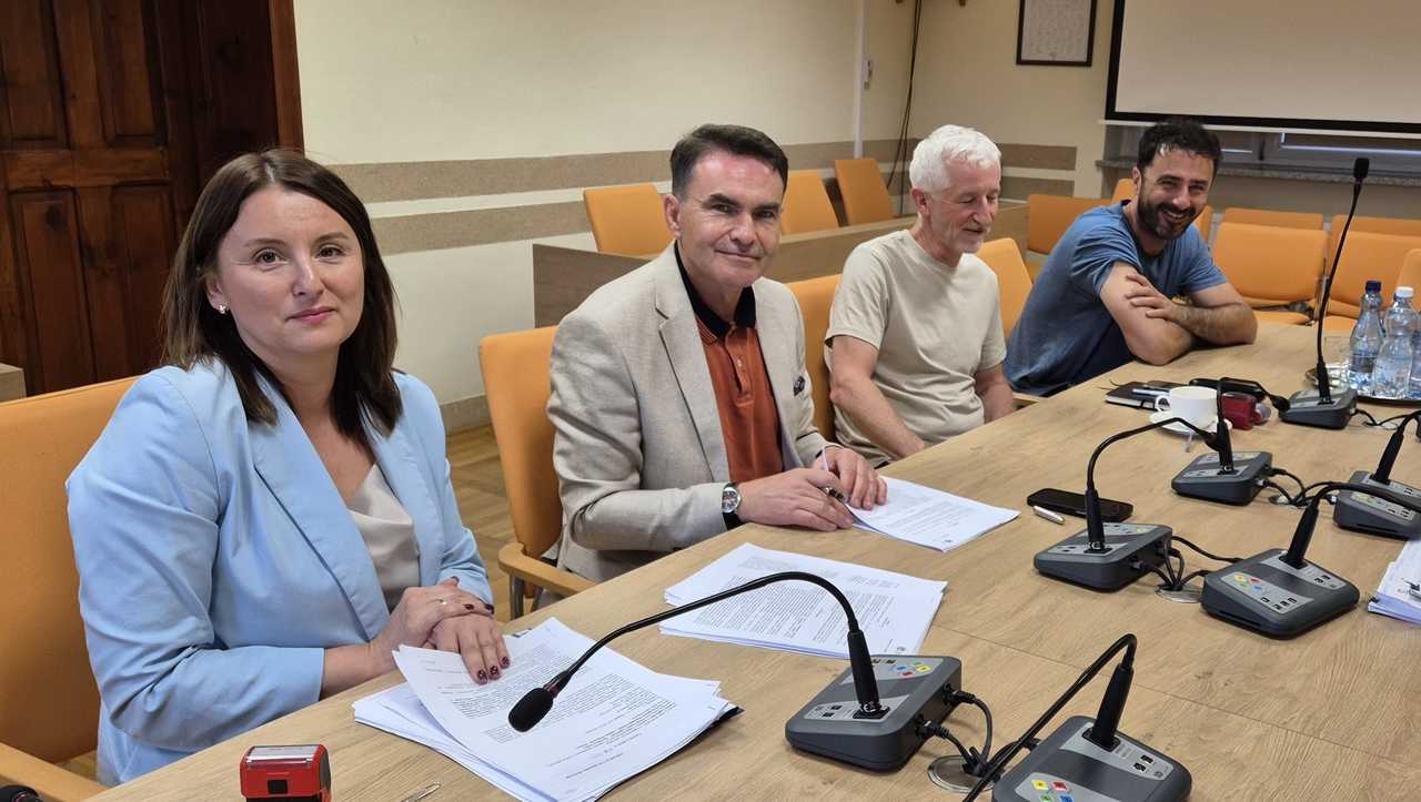 Gmina Łagiewniki. Podpisano umów na modernizacje zbiorników wodnych 