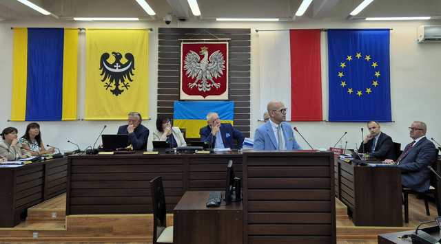 Zarząd Powiatu Dzierżoniowskiego z wotum zaufania i absolutorium za 2024 rok