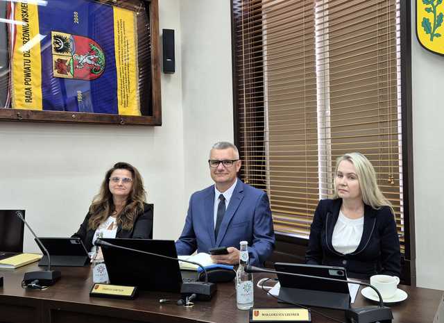 Zarząd Powiatu Dzierżoniowskiego z wotum zaufania i absolutorium za 2024 rok