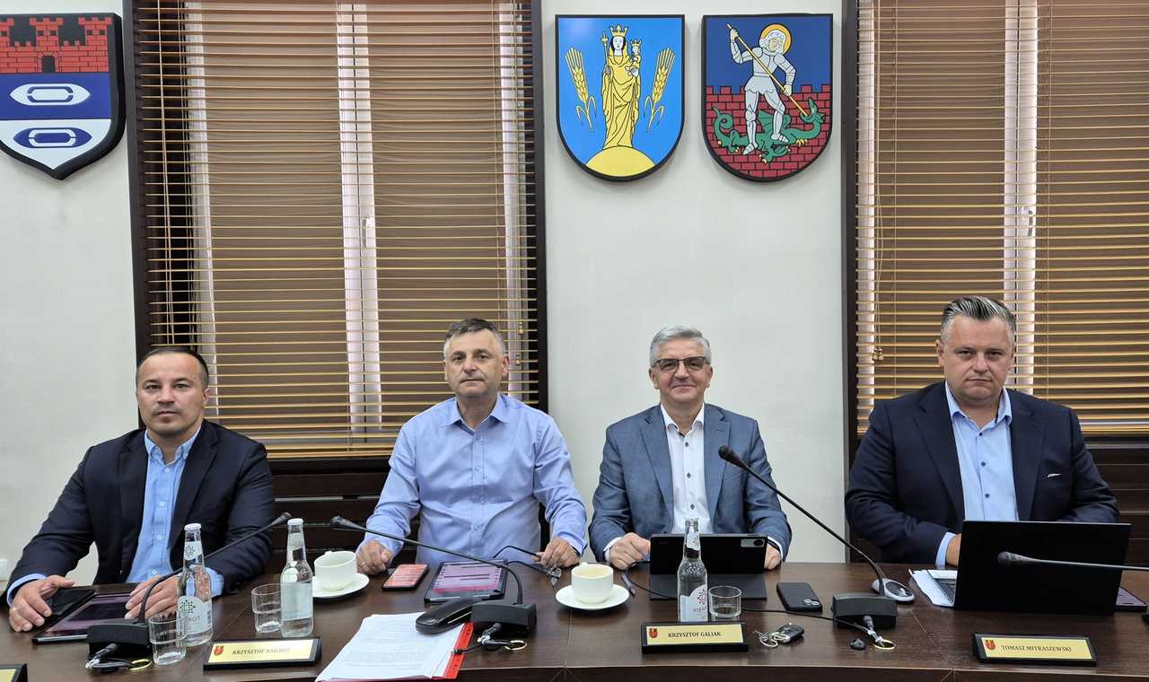 Zarząd Powiatu Dzierżoniowskiego z wotum zaufania i absolutorium za 2024 rok