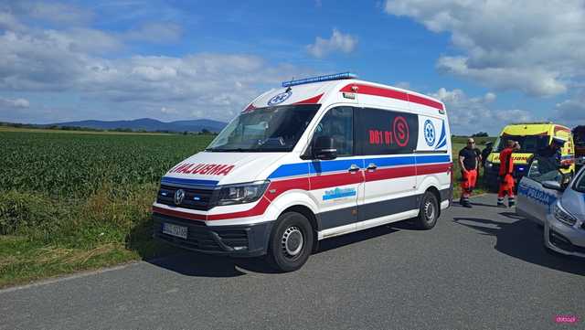 Dachowanie na drodze Ligota Wielka-Ratajno. Jedna osoba nie żyje!