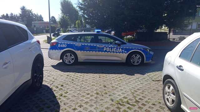 Mazdą uderzyła w słupek ogrodzeniowy