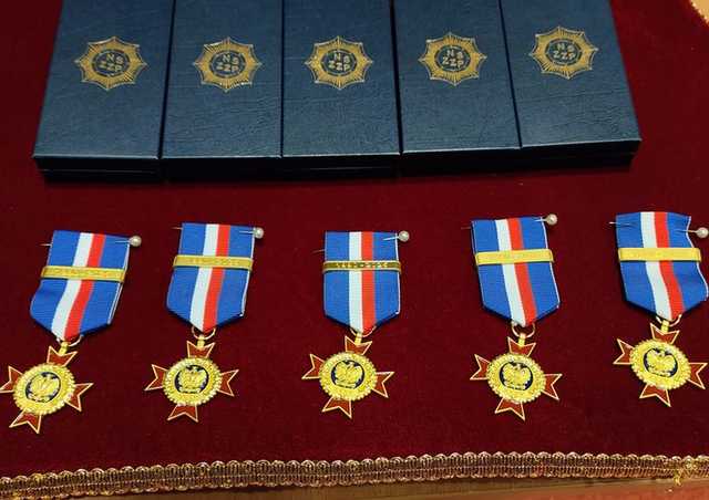 Uroczysta zbiórka z okazji 106. rocznicy powołania Policji oraz 100-lecia Policji kobiecej