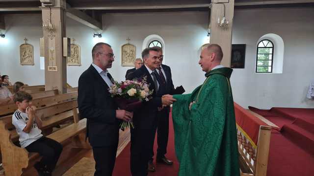 Ratajno. Nowy proboszcz uroczyście wprowadzony w urząd