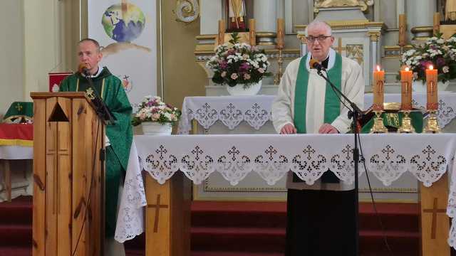 Ratajno. Nowy proboszcz uroczyście wprowadzony w urząd