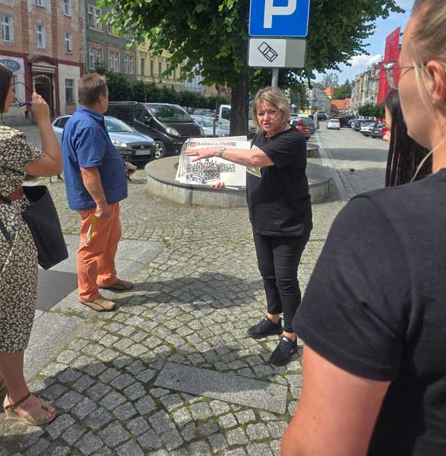 Wyprawa pracowników magistratu w poszukiwaniu śladów niemczańskiego grodu