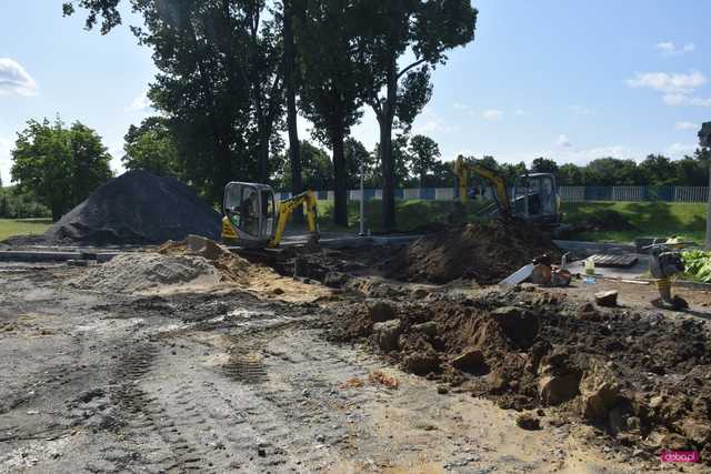 Budowa ścieżki pieszo-rowerowej wokół tamy w Łagiewnikach