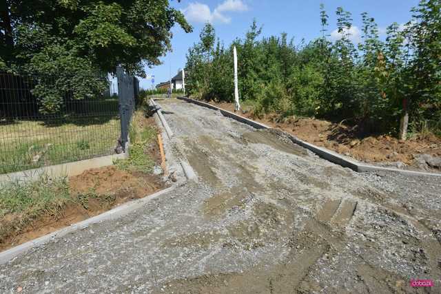 Budowa ścieżki pieszo-rowerowej wokół tamy w Łagiewnikach