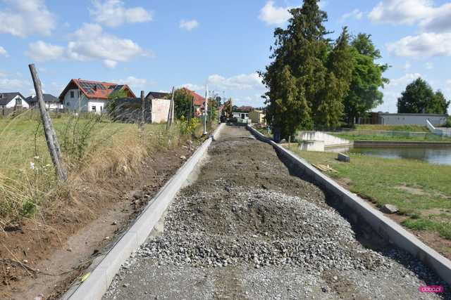 Budowa ścieżki pieszo-rowerowej wokół tamy w Łagiewnikach