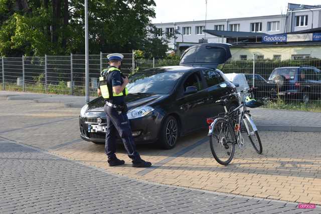 Zderzenie fiata i rowerzysty w Dzierżoniowie