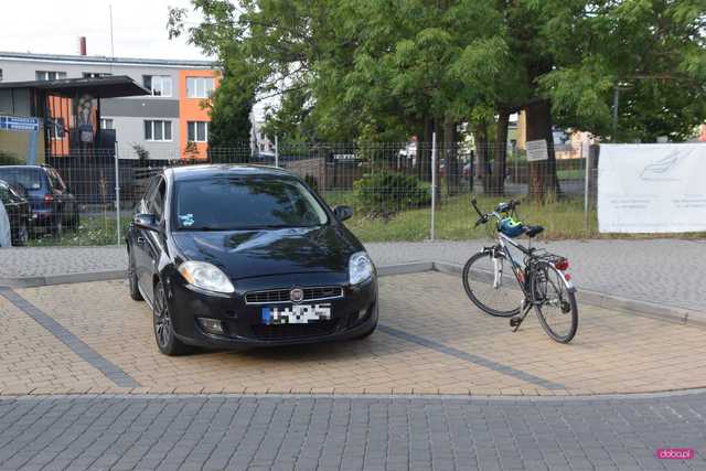 Zderzenie fiata i rowerzysty w Dzierżoniowie