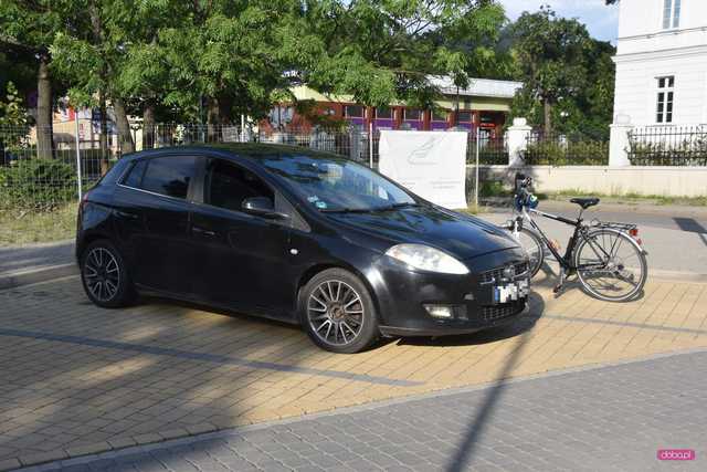 Zderzenie fiata i rowerzysty w Dzierżoniowie