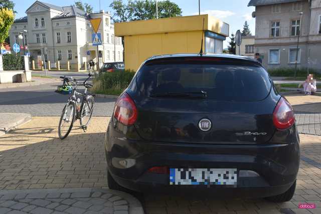 Zderzenie fiata i rowerzysty w Dzierżoniowie